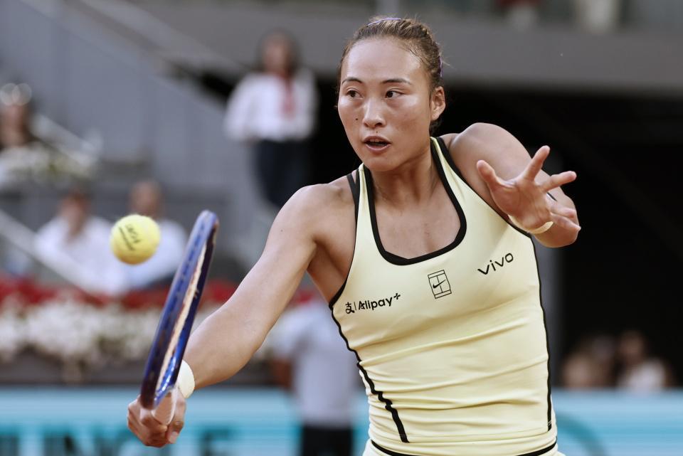 Crown Sports-心碎？郑钦文未给小球迷签名+含泪离场！对出局不服：接发拖后腿
